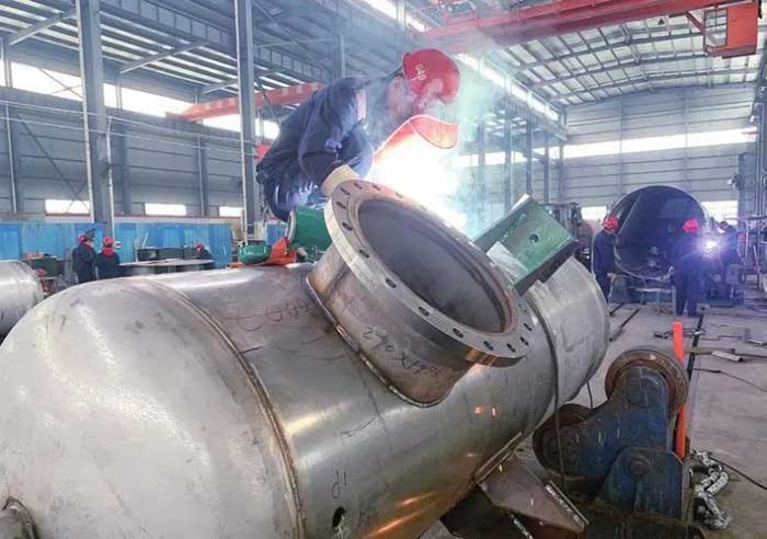 我市一鈦企業(yè)生產(chǎn)加工現(xiàn)場(chǎng) 我市一鈦企業(yè)生產(chǎn)加工現(xiàn)場(chǎng)